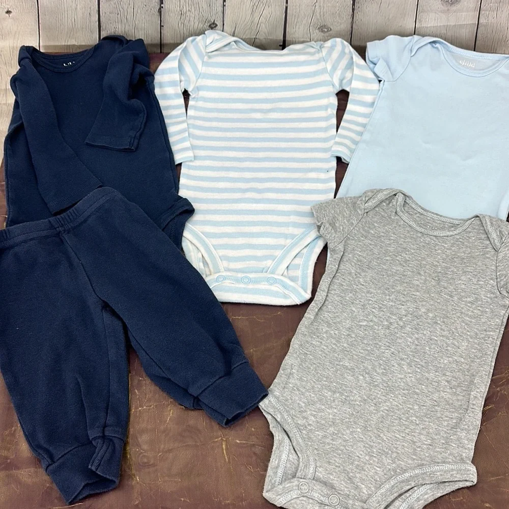 Boys Onesies and pants bundle‎ 12 pieces size 3-6 months